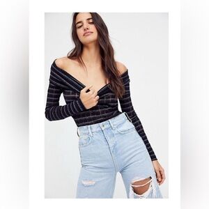 Free People Snowbunny Girlfriend off the shoulder top size med stretchy fabric